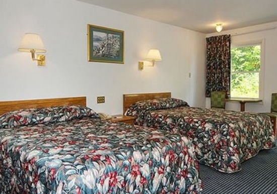 Chester Motel (Econolodge) - As Rodeway Inn (newer photo)